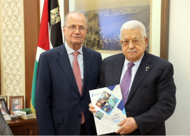 الرئيس يتسلم التقرير السنوي لصندوق الاستثمار الفلسطيني 2022