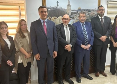 خوري يلتقي وفد محامين ضم خبراء قانون دولي وحقوق إنسان