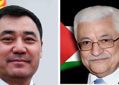 الرئيس يجتمع مع رئيس قرقيزيا في طريق عودته من الصين