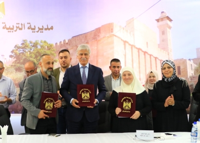 عورتاني يوقع اتفاقيتين لإنجاز مشاريع أبنية مدرسية في الخليل