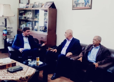 السفير عبد الهادي يستقبل جمال خليل عضو المكتب السياسي لجبهة النضال الشعبي الفلسطيني مسؤول الساحات العربية