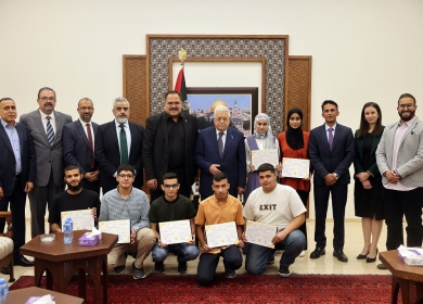 الرئيس يكرّم خريجي الفوج الأول من الأكاديمية الرقمية للابتكار العلمي