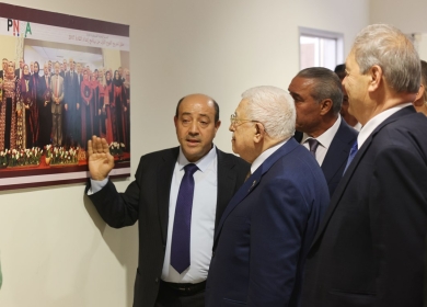 الرئيس يتفقد المدرسة الوطنية الفلسطينية للإدارة