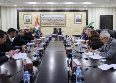 رئيس الوزراء يترأس اجتماعا للجنة الوزارية بشأن إعادة إعمار مخيم ومدينة جنين