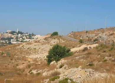 الاحتلال يشق طريقا استيطانية جديدة في أراضي كفر الديك غرب سلفيت
