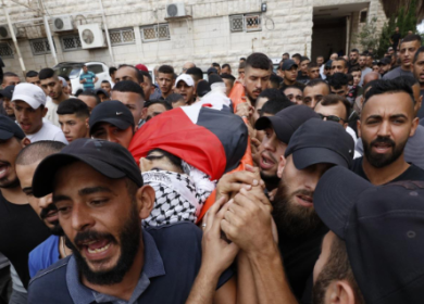 تواصل انتهاكات الاحتلال: شهيد وإصابات واعتقالات وهدم وتجريف واقتحام للأقصى