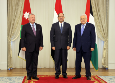 القمة الثلاثية تؤكد أن حل القضية الفلسطينية وتحقيق السلام العادل والشامل خيار استراتيجي وضرورة إقليمية ودولية