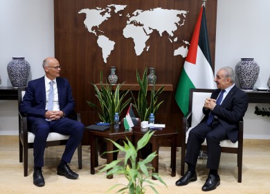 رئيس الوزراء يستقبل المدير الإقليمي للبنك الدولي في فلسطين