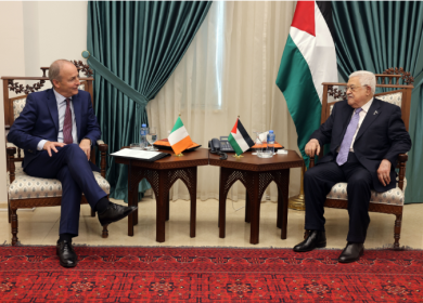 الرئيس لدى استقباله وزير خارجية إيرلندا: الأعمال أحادية الجانب وإرهاب المستوطنين تتطلب تدخلاً دوليا فاعلاً
