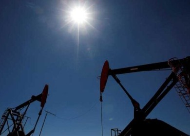 أسعار النفط تستقر مع ترقب الأسواق للمخزونات وبيانات اقتصادية