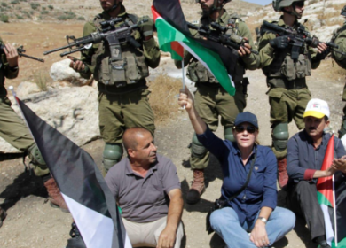 انتهاكات الاحتلال: إصابات واعتقالات واعتداء للمستوطنين