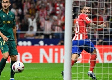 أتليتيكو مدريد ينتفض ليتغلب 3-2 على قادش بفضل ثنائية كوريا