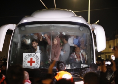 الاحتلال يفرج عن 33 معتقلا بينهم 3 سيدات و30 طفلا