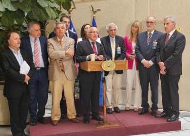 100 محامٍ تشيلي يدينون نتنياهو بتهمة جرائم الحرب في قطاع غزة ويتقدمون بشكوى أمام "الجنائية"