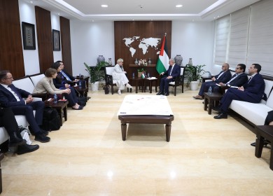 اشتية يطالب البرلمان الألماني بالدعوة لوقف العدوان فورا وفتح المعابر