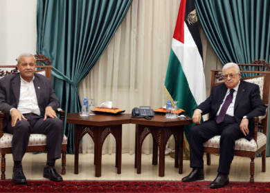 الرئيس يستقبل رئيس جمعية الهلال الأحمر الفلسطيني