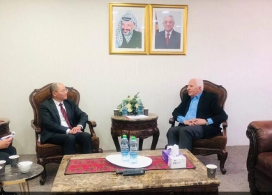الأحمد يطلع السفير الصيني على الأوضاع في فلسطين في ظل تواصل العدوان الإسرائيلي