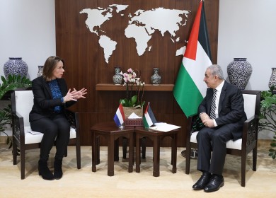 اشتية يبحث مع وزيرة خارجية هولندا الوضع الإنساني الكارثي في قطاع غزة وجهود وقف العدوان