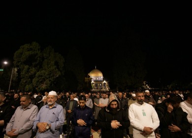 40 ألف مواطن يؤدون صلاتي العشاء والتراويح في المسجد الأقصى
