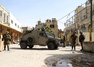 الاحتلال يقتحم بلدة بيت أمر ويشدد حظر التجول في أحياء بالخليل القديمة