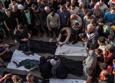 الاحتلال يرتكب مجزرة في مخيم المغازي: شهداء وجرحى غالبيتهم أطفال