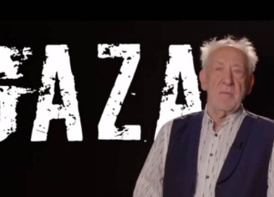 ممثل ألماني مخضرم ينشر فيديو يتهم فيه إسرائيل بالفصل العنصري والإبادة الجماعية
