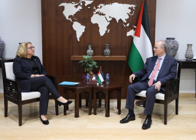 رئيس الوزراء يبحث مع وزيرة التعاون الألمانية تعزيز الجهد الإغاثي وسبل تجنب تفاقم الأزمة الإنسانية في قطاع غزة