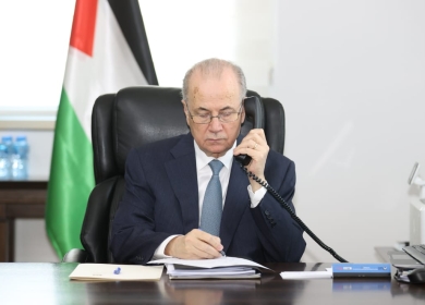رئيس الوزراء يبحث مع وزيرة الخارجية الهولندية مستجدات عدوان الاحتلال على غزة واعتداءات المستعمرين في الضفة