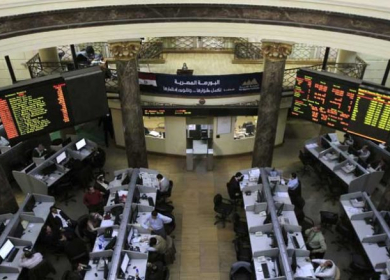 هبوط مؤشرات معظم البورصات الخليجية مع تراجع أسعار النفط… وصعود المصرية