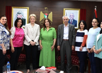 وزيرة المرأة تطلع ممثلة سويسرا على انتهاكات الاحتلال بحق النساء