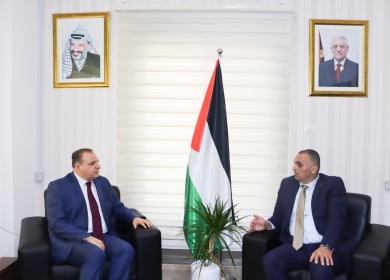 وزير شؤون القدس يطلع السفير الأردني على آخر التطورات والانتهاكات الاسرائيلية في القدس