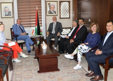وزير الزراعة وممثل هولندا يبحثان سبل تعزيز التعاون المشترك