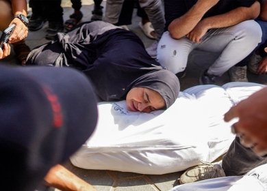 شهداء وجرحى في قصف للاحتلال على مخيم النصيرات وسط قطاع غزة