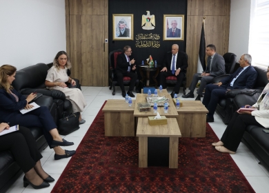 وزير الداخلية يبحث مع رئيس مكتب تمثيل رومانيا وسفيرة فنلندا والقنصل البلجيكي تعزيز التعاون