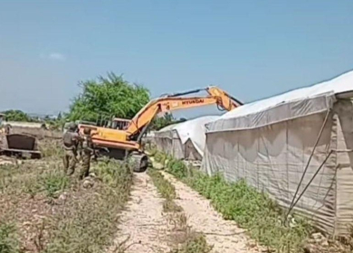 الاحتلال يهدم منزلين ويجرف دفيئات زراعية شمال طولكرم