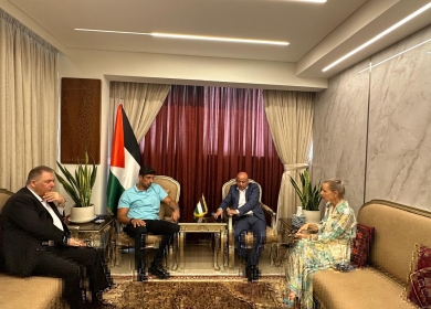 أبو هولي يبحث مع مديرة شؤون الأونروا أوضاع اللاجئين الفلسطينيين في لبنان