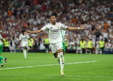 ثنائية مبابي تقود ريال مدريد للفوز على بيتيس بالدوري الإسباني