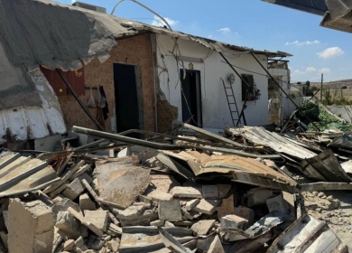 الاحتلال يجبر مواطنا على هدم منزله ذاتيا في القدس