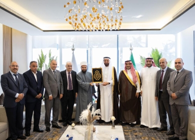 وزير الأوقاف يترأس اجتماعاً لتدارس أوضاع الحرم الإبراهيمي