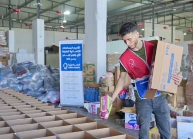 اللجنة الرئاسية للمساعدات تطلق حملة توزيع مساعدات وطرود غذائية للمناطق البدوية والمحاصرة من المستعمرات