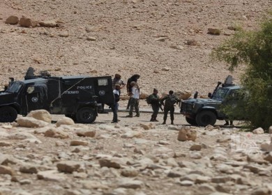 مستعمرون يهاجمون تجمع شلال العوجا والاحتلال يعتقل 3 مواطنين