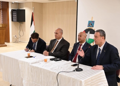 وزير الثقافة يبحث مع المثقفين من قطاع غزة سبل استنهاض القطاع الثقافي