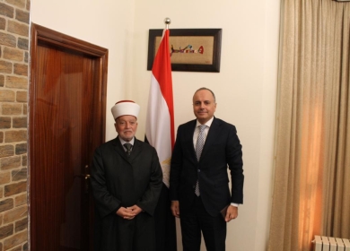 المفتي يُطلع السفير المصري على انتهاكات الاحتلال ومستعمريه بحق الأماكن المقدسة