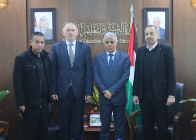 برهم يبحث مع رئيس مكتب تمثيل هنغاريا تعزيز التعاون بمجال التعليم في فلسطين
