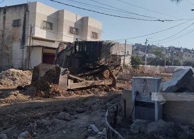 الاحتلال يواصل عدوانه على طولكرم ومخيمها: حرق وتفجير منازل وإجبار المواطنين على النزوح قسرا