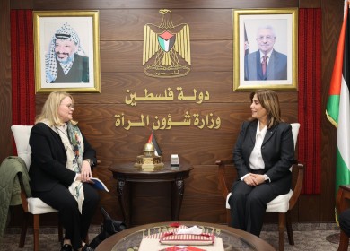 الخليلي تلتقي سفيرة فنلندا وتناقش تداعيات العدوان على النساء