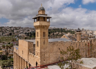 وزير الأوقاف: الاحتلال يرفض تسليم الحرم الإبراهيمي للجمعة الثالثة في رمضان