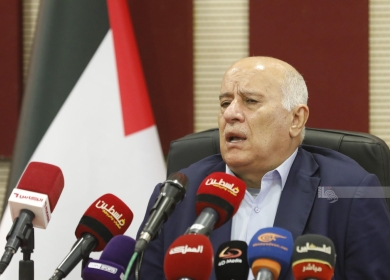 الرجوب يدعو الأشقاء العرب للوقوف إلى جانب الحق الفلسطيني بالملعب البيتي