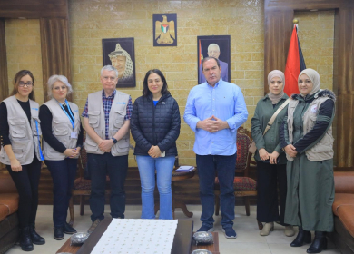 كميل يطلع وفدا من اليونيسف على أوضاع طولكرم في ظل استمرار عدوان الاحتلال