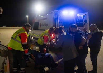 وصول 13 طفلا من قطاع غزة مصاباً بالسرطان للعلاج في اسبانيا